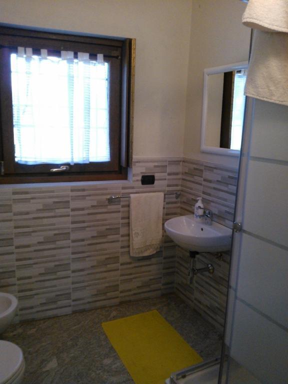 Agriturismo Helianthus Oleggio Δωμάτιο φωτογραφία